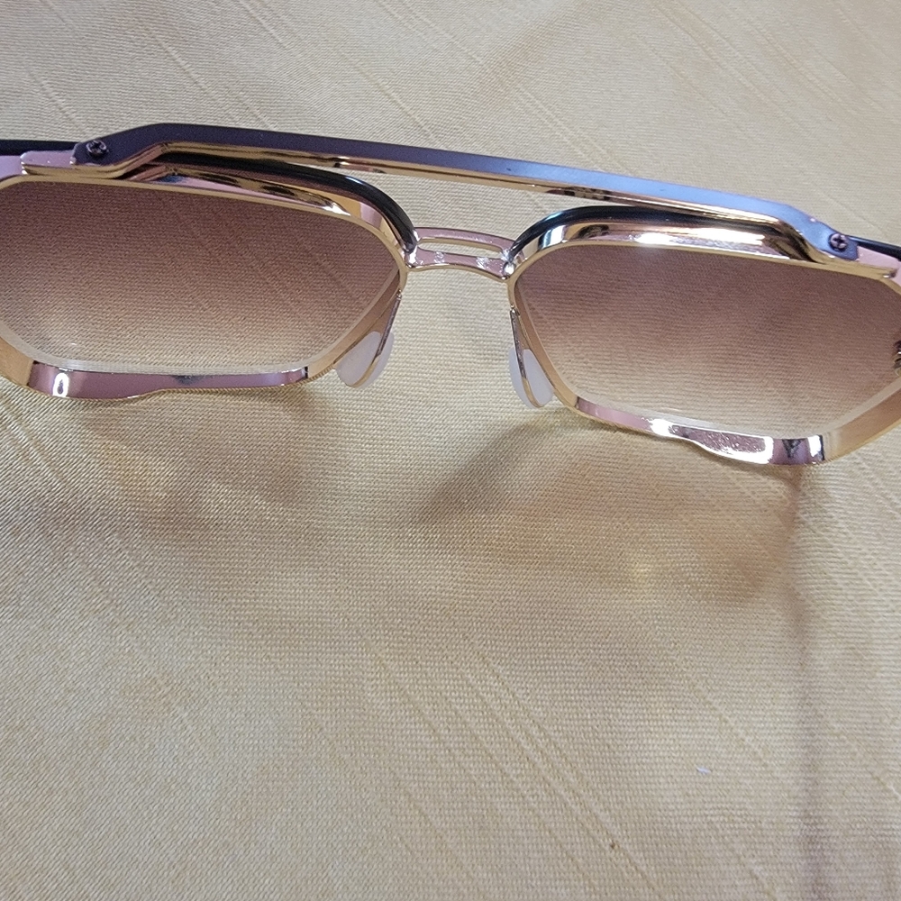 Topfoxx Women's Rose Gold Sunglasses - Picture 2 of 8